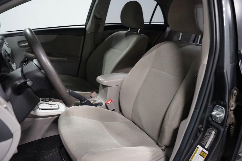 Used 2013 Toyota Corolla LE image 6