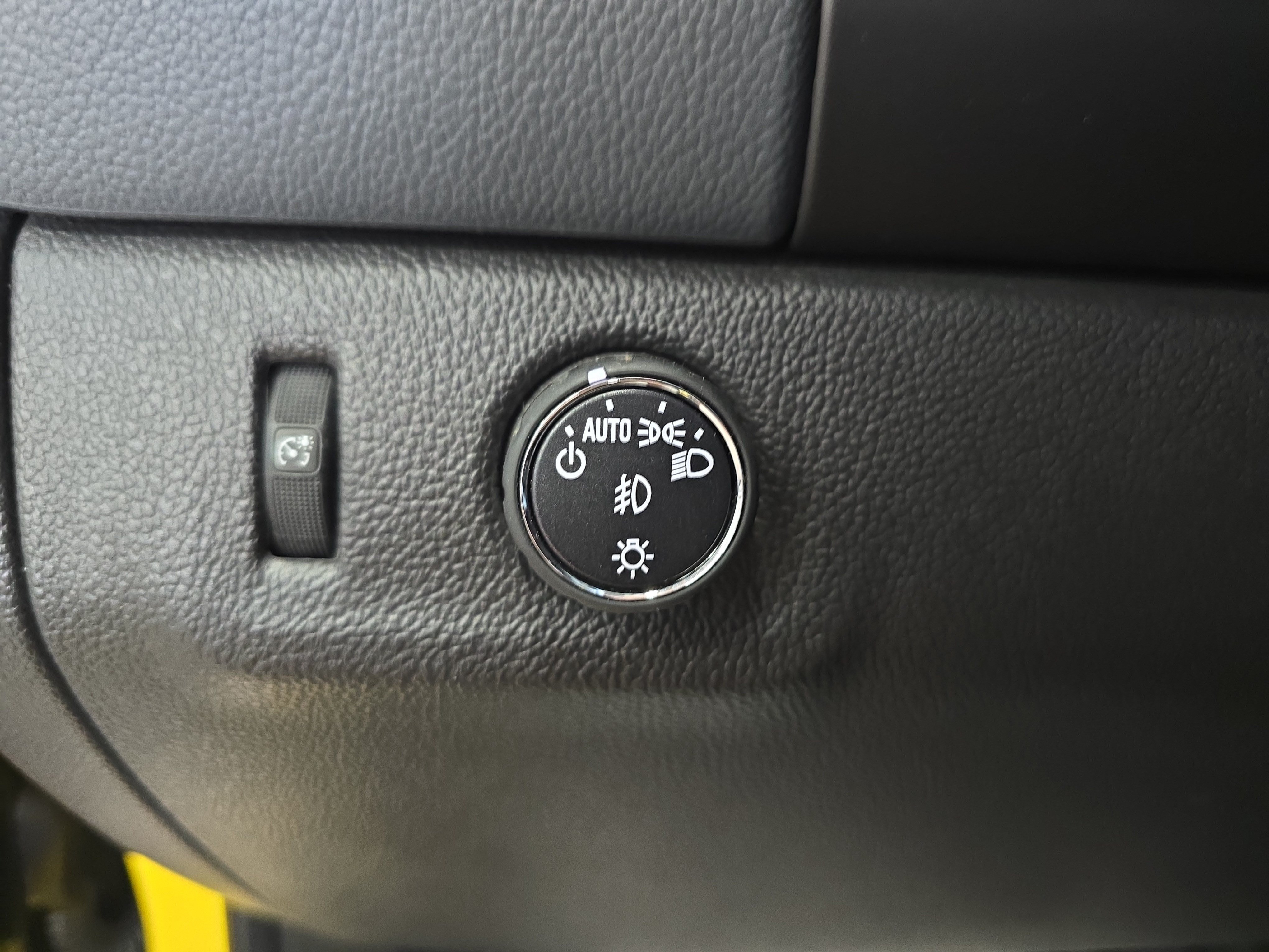 Used 2015 Chevrolet Colorado Z71 RWD image 25