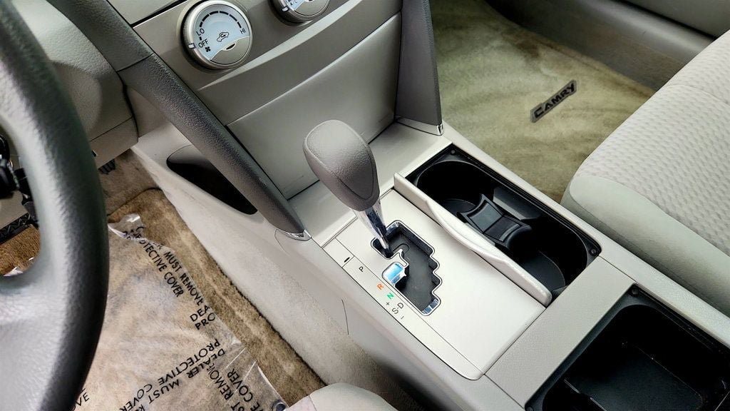 Used 2010 Toyota Camry LE FWD image 16