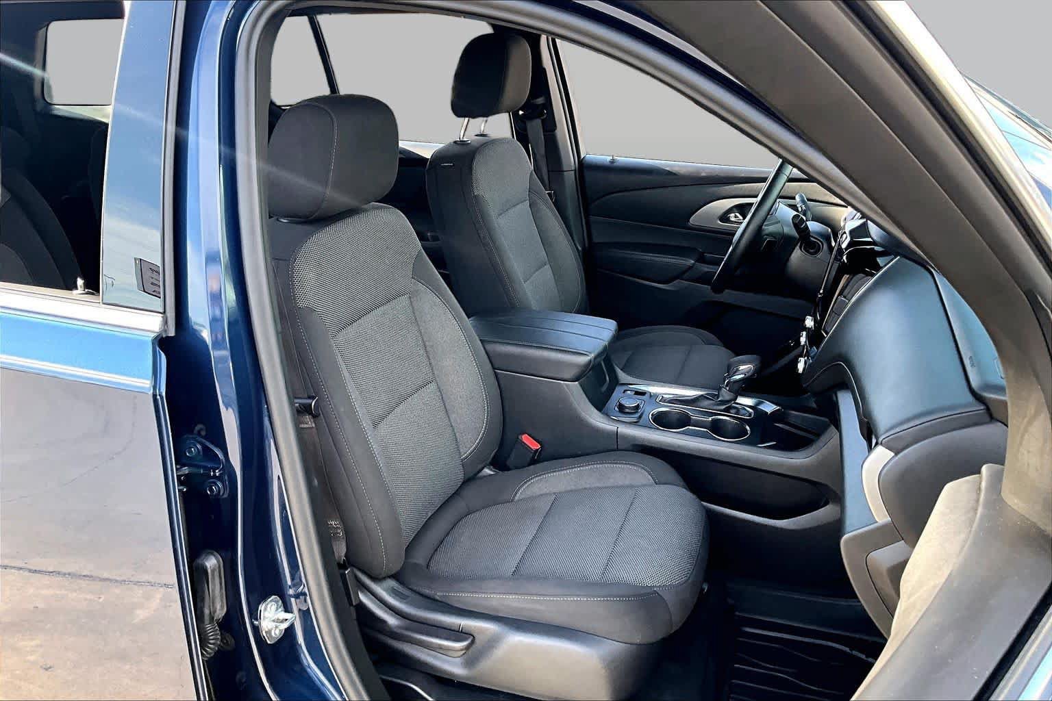 Used 2023 Chevrolet Traverse LT FWD image 9