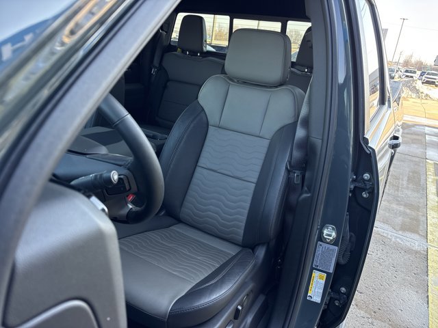 Used 2025 Chevrolet Silverado 2500 ZR2 w/ Technology Package image 23