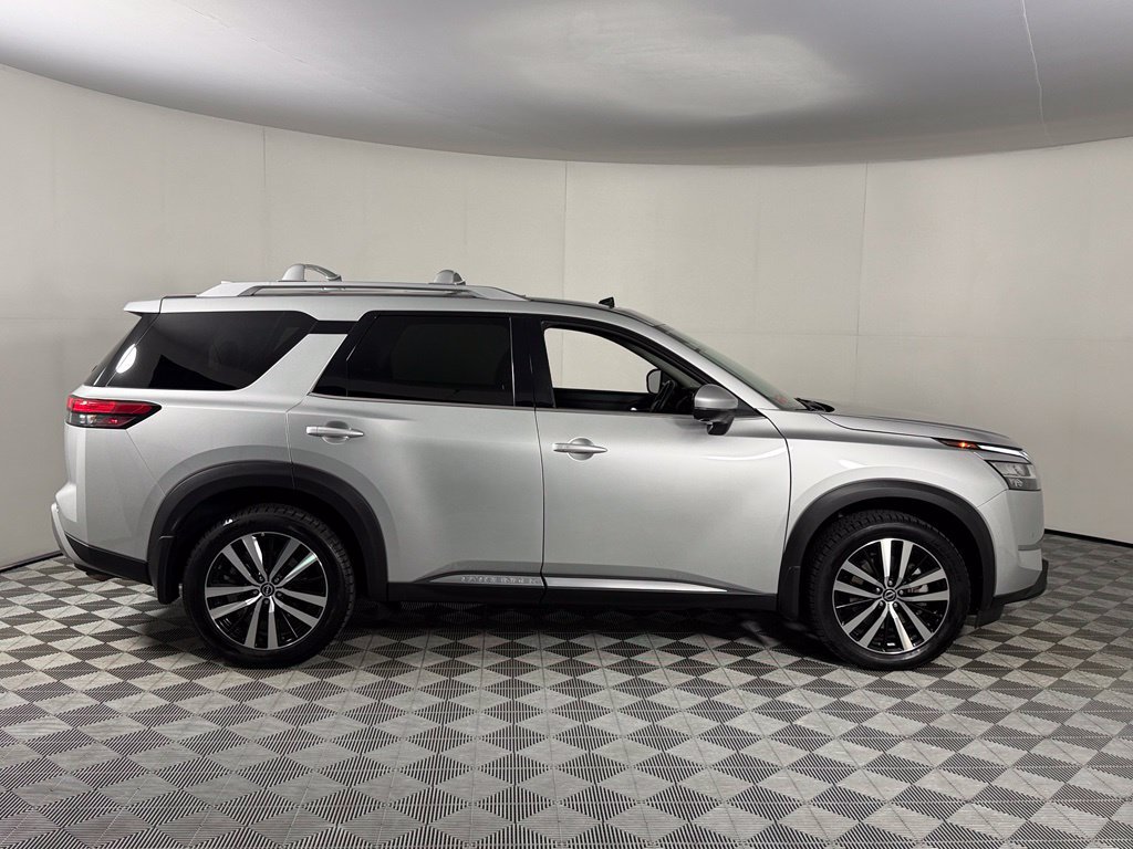 Used 2024 Nissan Pathfinder Platinum AWD/4WD image 6