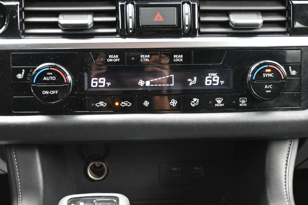 Used 2025 Nissan Pathfinder SV AWD/4WD image 19