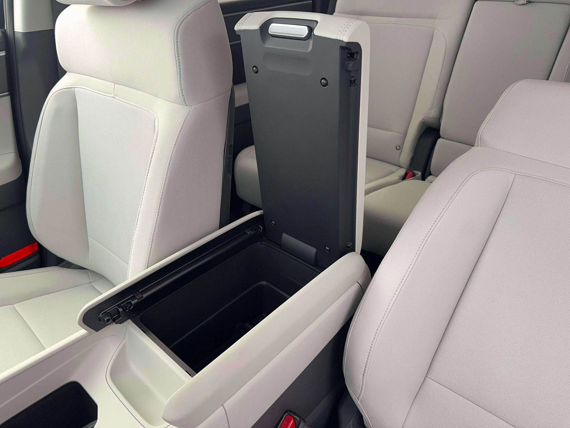 New 2026 Hyundai Santa Fe SE image 18