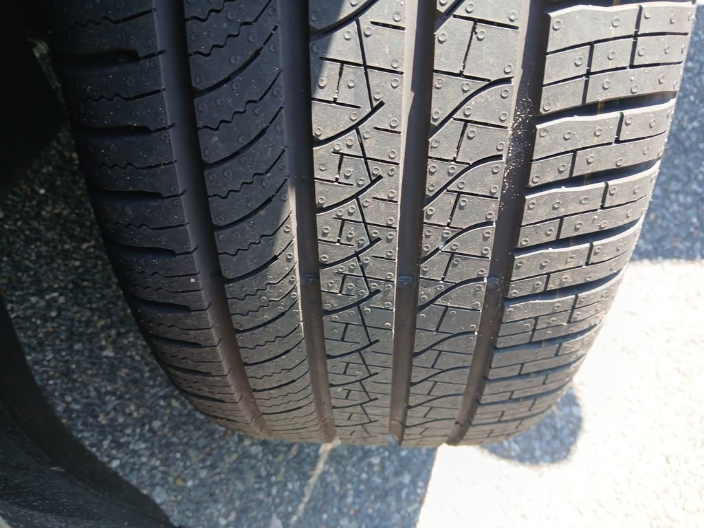 Used 2025 Volkswagen Tiguan SE R-Line image 27