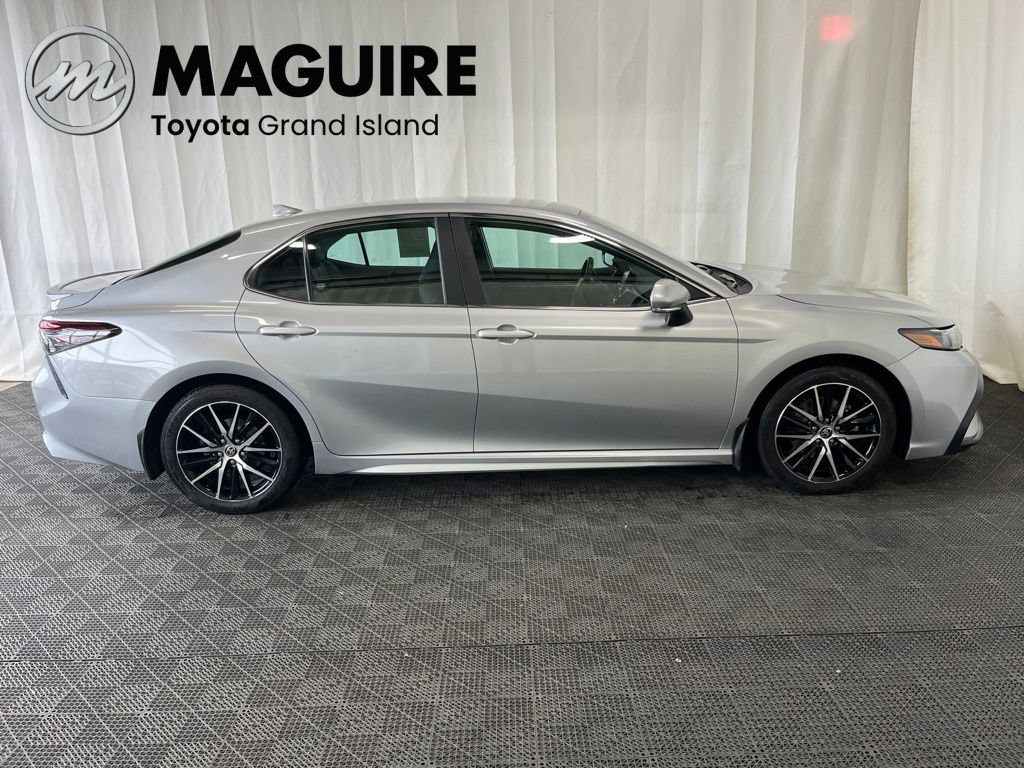 Used 2024 Toyota Camry SE AWD/4WD image 2