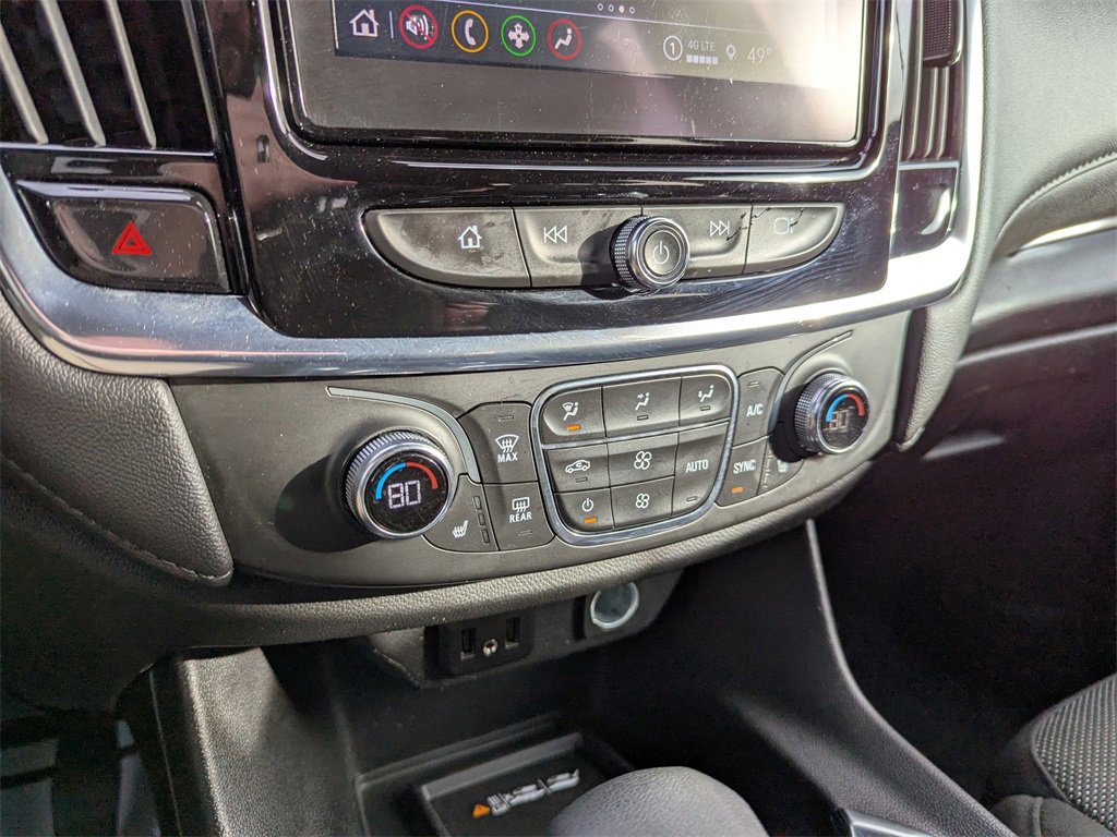 Used 2023 Chevrolet Traverse LT w/ Rear Camera Mirror Package image 26