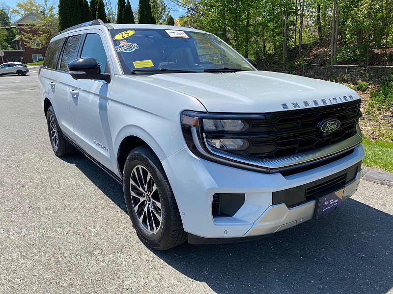 Certified 2025 Ford Expedition Platinum AWD/4WD image 3