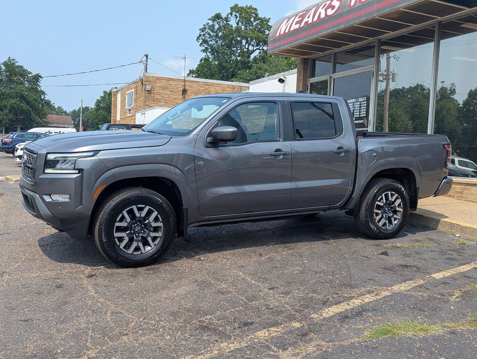 Used 2024 Nissan Frontier SL w/ Technology Package AWD/4WD image 10