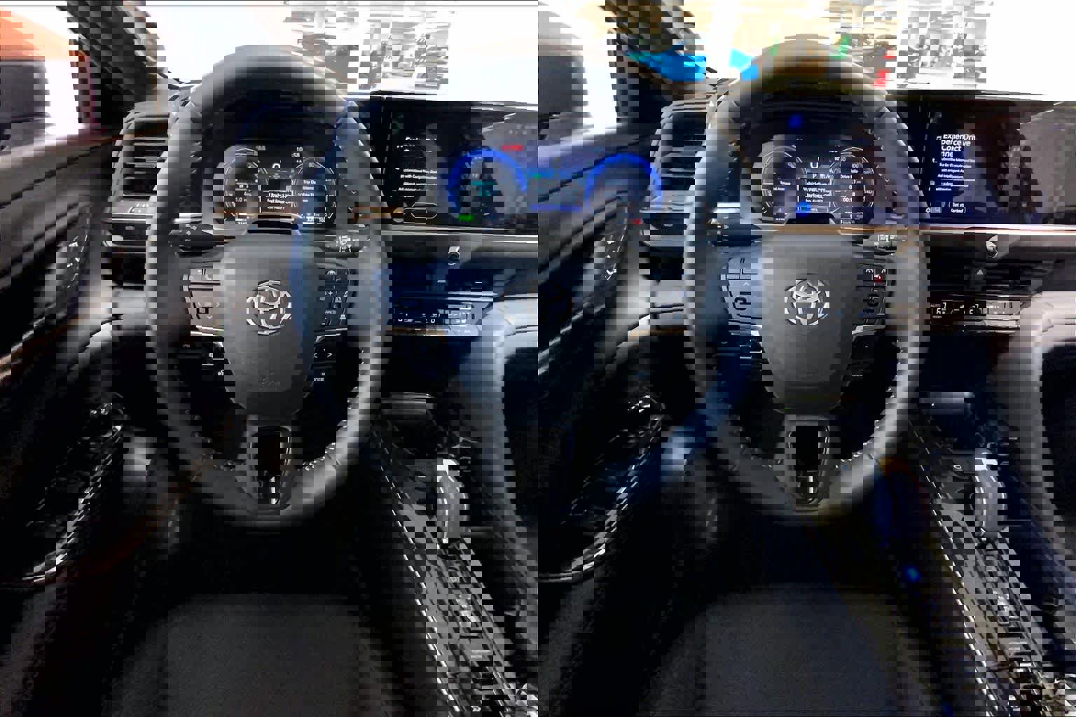 Used 2025 Toyota Crown Limited w/ Advanced Technology Package AWD/4WD image 5