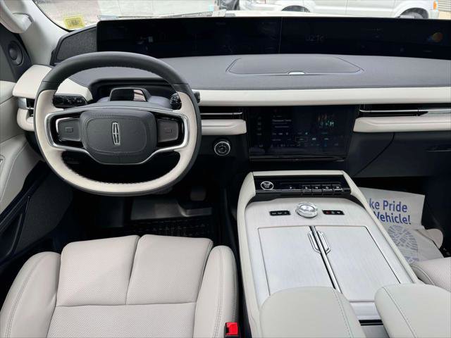 Used 2025 Lincoln Navigator L Reserve image 17