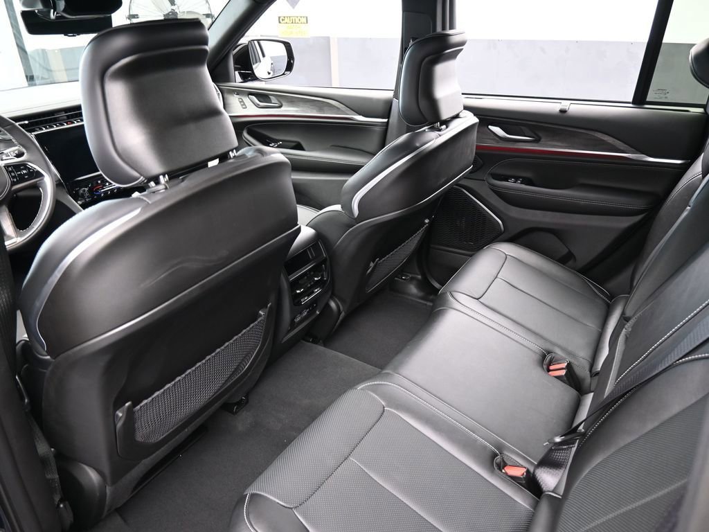 Used 2024 Jeep Grand Cherokee Overland w/ Luxury Tech Group IV image 40