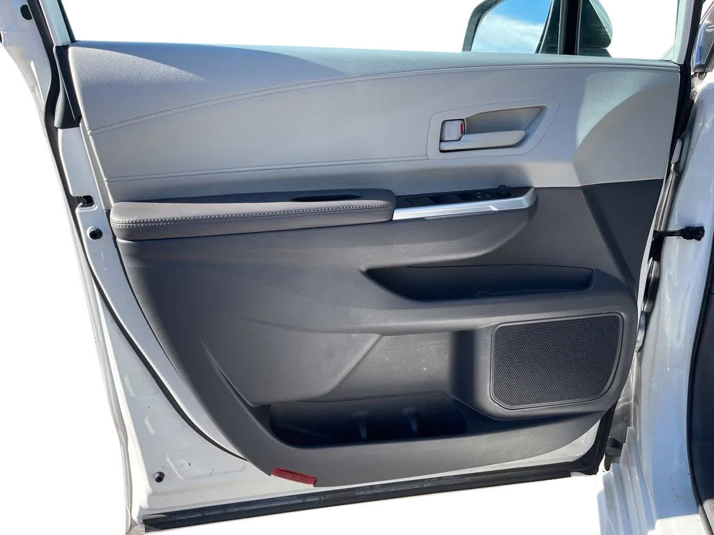 Used 2024 Toyota Sienna LE FWD image 16