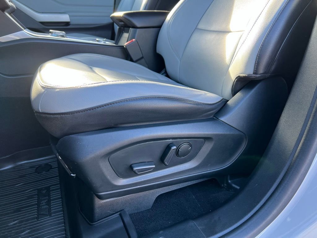 Used 2021 Ford Explorer XLT w/ Equipment Group 202A image 14