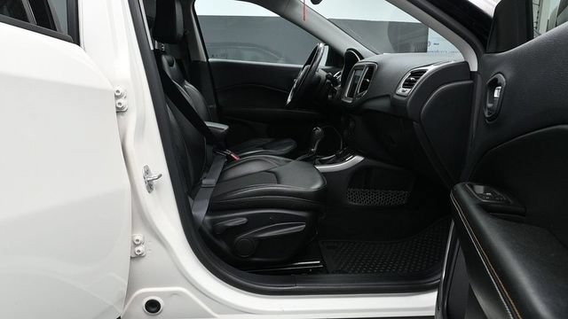Used 2018 Jeep Compass Latitude w/ Popular Equipment Group AWD/4WD image 19
