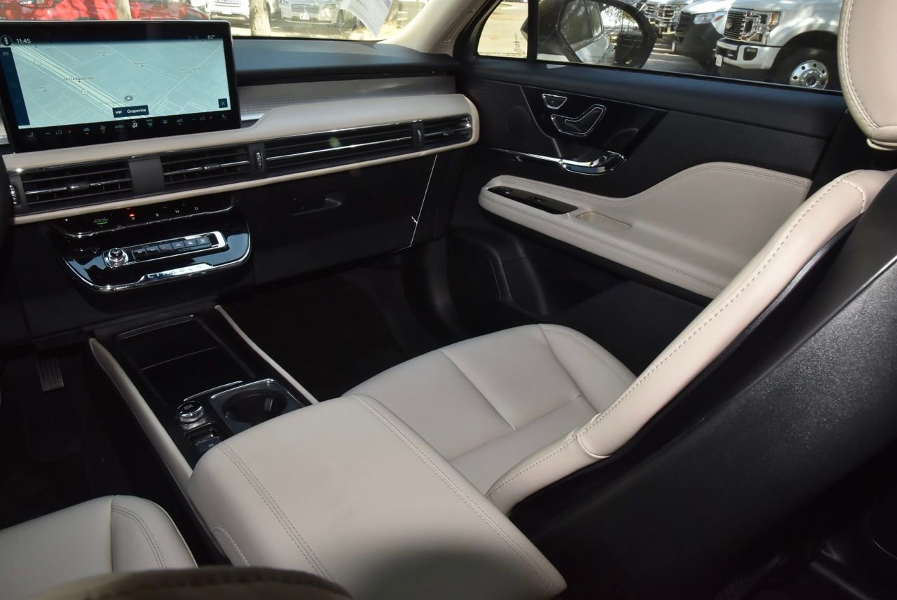 New 2026 Lincoln Corsair Premiere FWD image 17