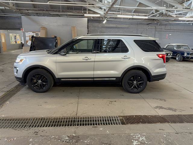 Used 2019 Ford Explorer XLT w/ Equipment Group 202A AWD/4WD image 1