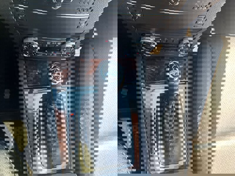 Used 2011 Mercedes-Benz GLK 350 4MATIC image 60