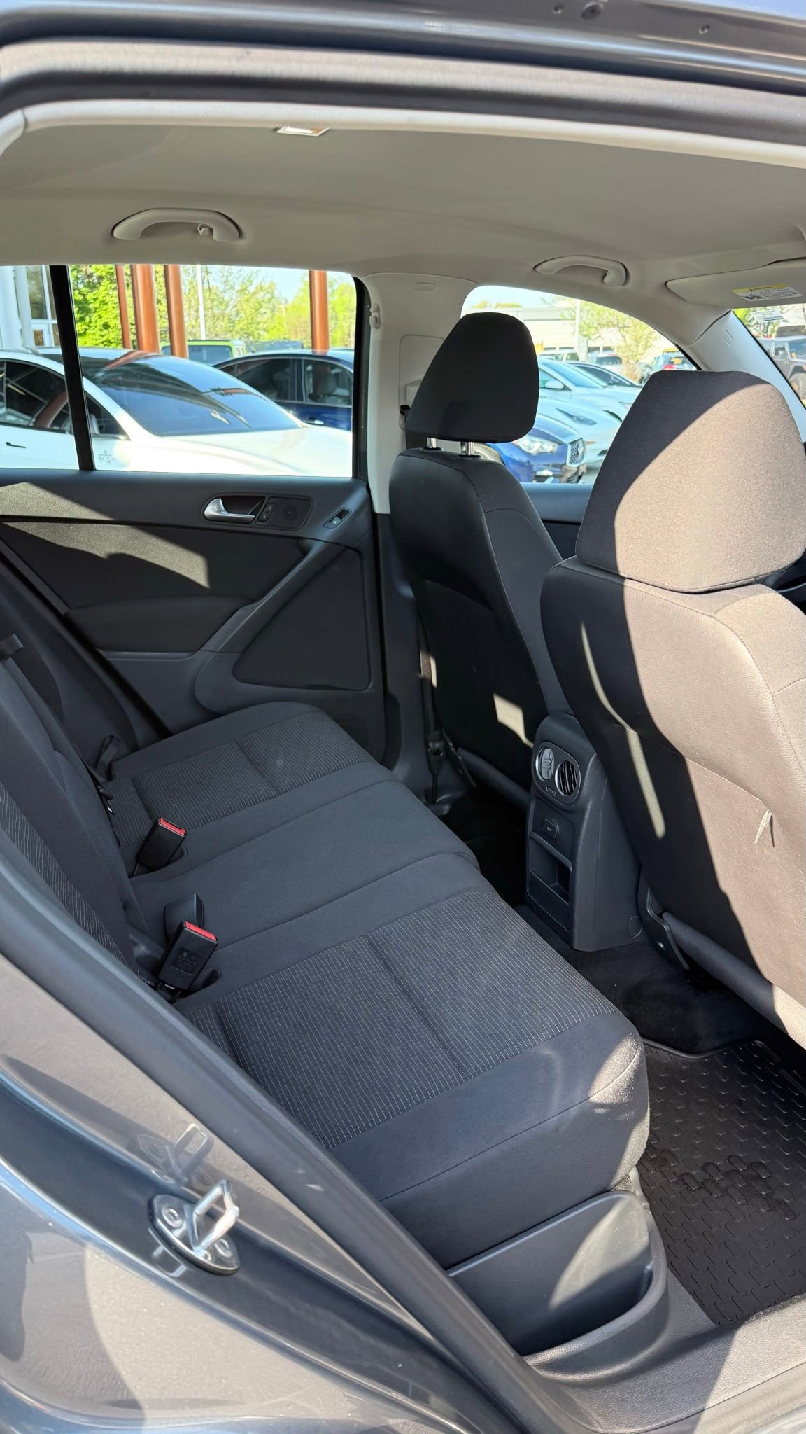 Used 2017 Volkswagen Tiguan Limited w/ Alloy Wheels Package image 20