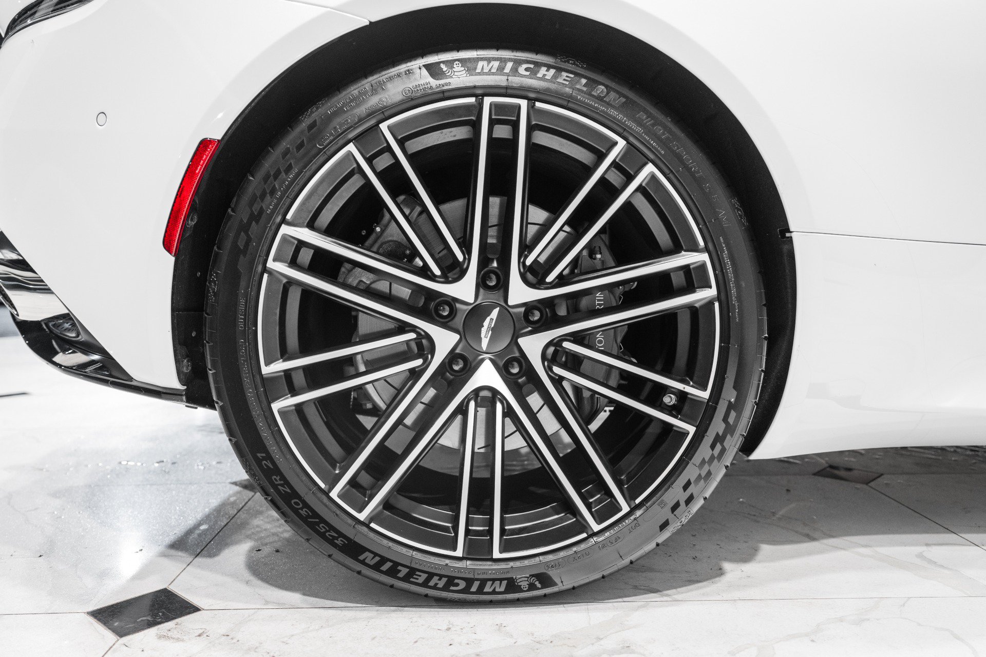 Used 2024 Aston Martin DB12 Coupe RWD image 46