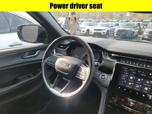 Used 2023 Jeep Grand Cherokee Altitude image 11