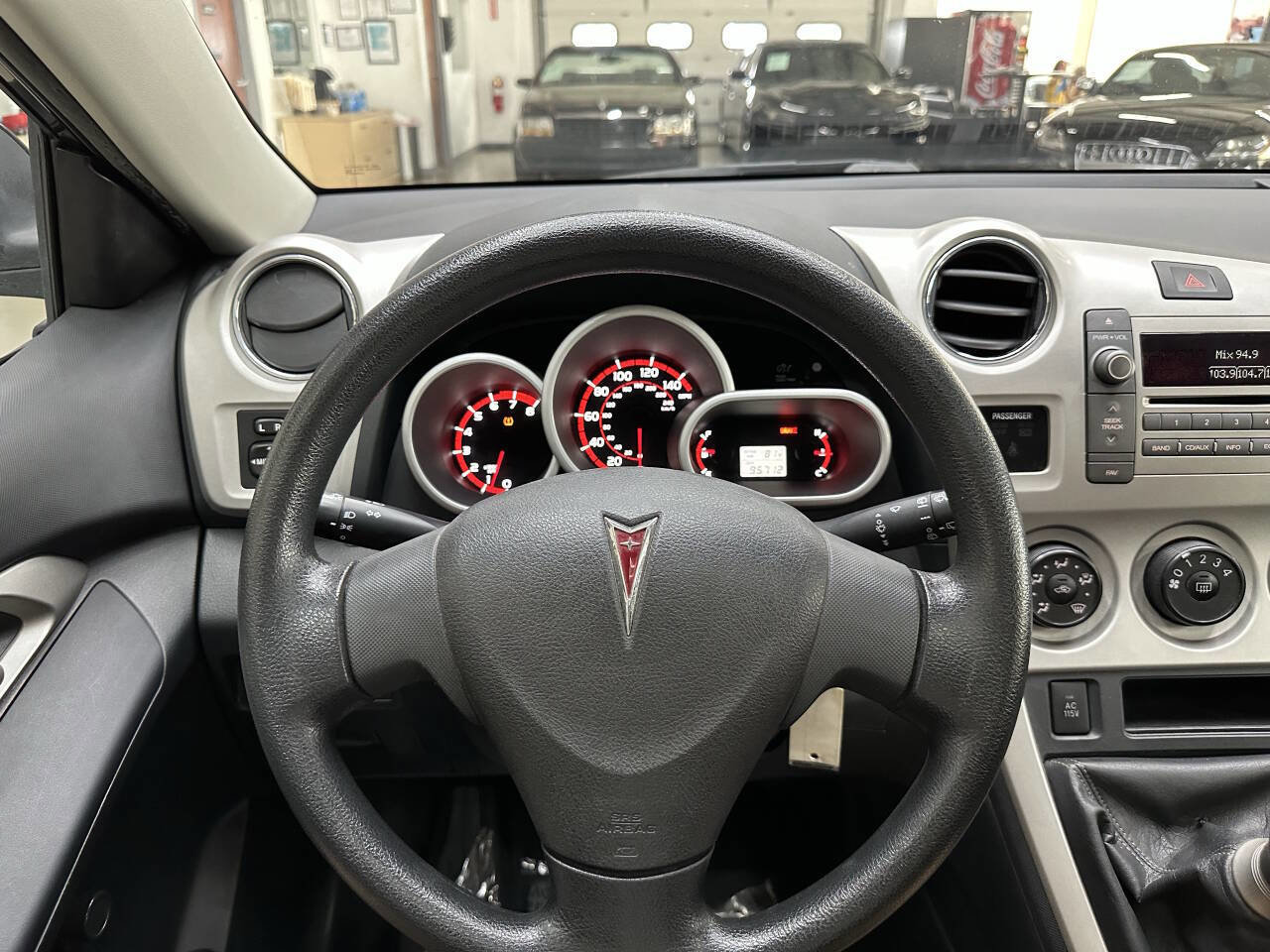 Used 2010 Pontiac Vibe w/ Sun and Wheels Package image 20