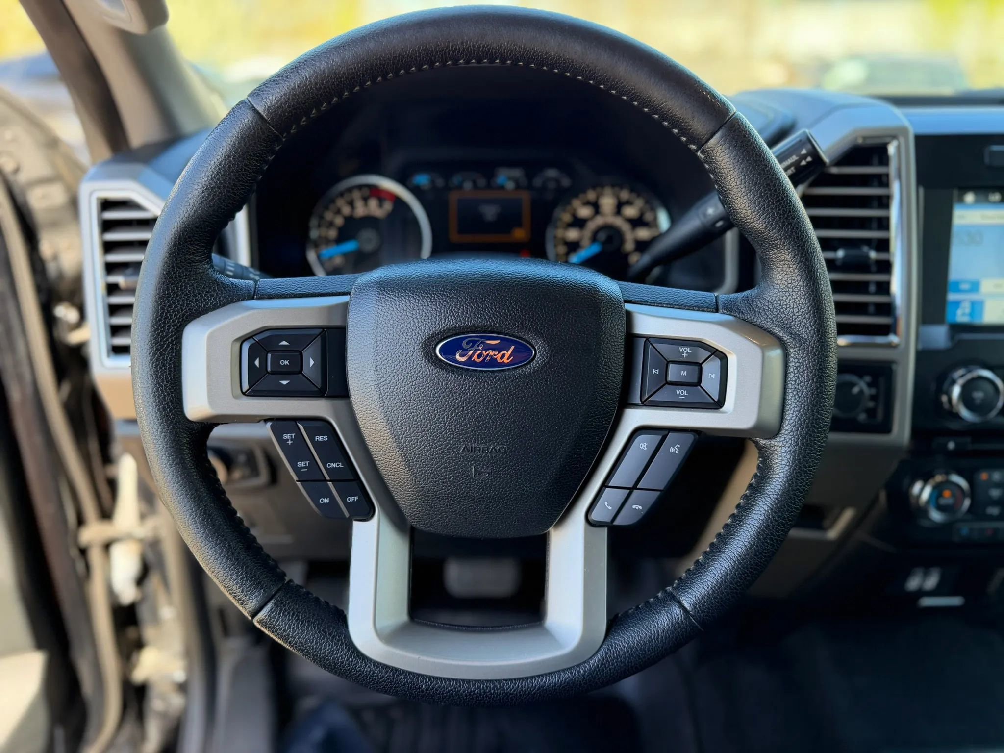 Used 2016 Ford F150 Lariat image 33