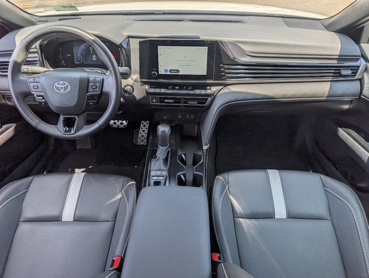 Used 2025 Toyota Camry SE w/ Convenience Package FWD image 4