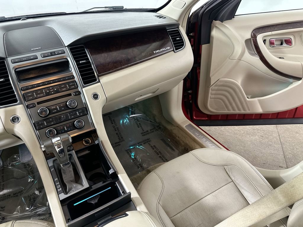 Used 2012 Ford Taurus Limited FWD image 18