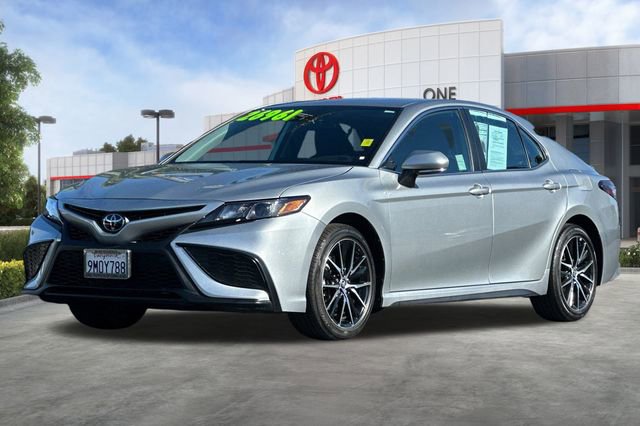 Used 2024 Toyota Camry SE w/ Blackout Package (TMS) image 9