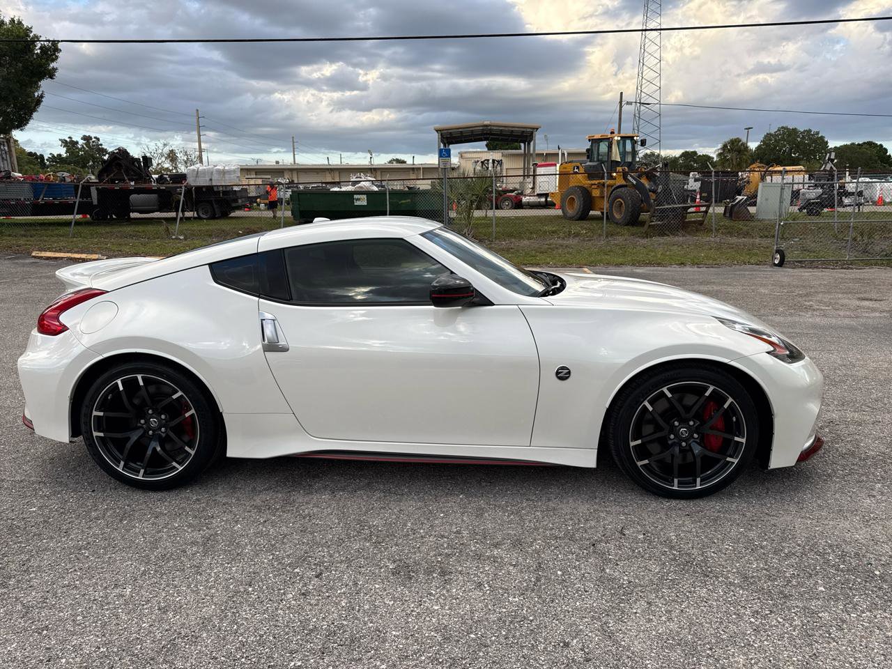 Used 2017 Nissan 370Z NISMO image 4