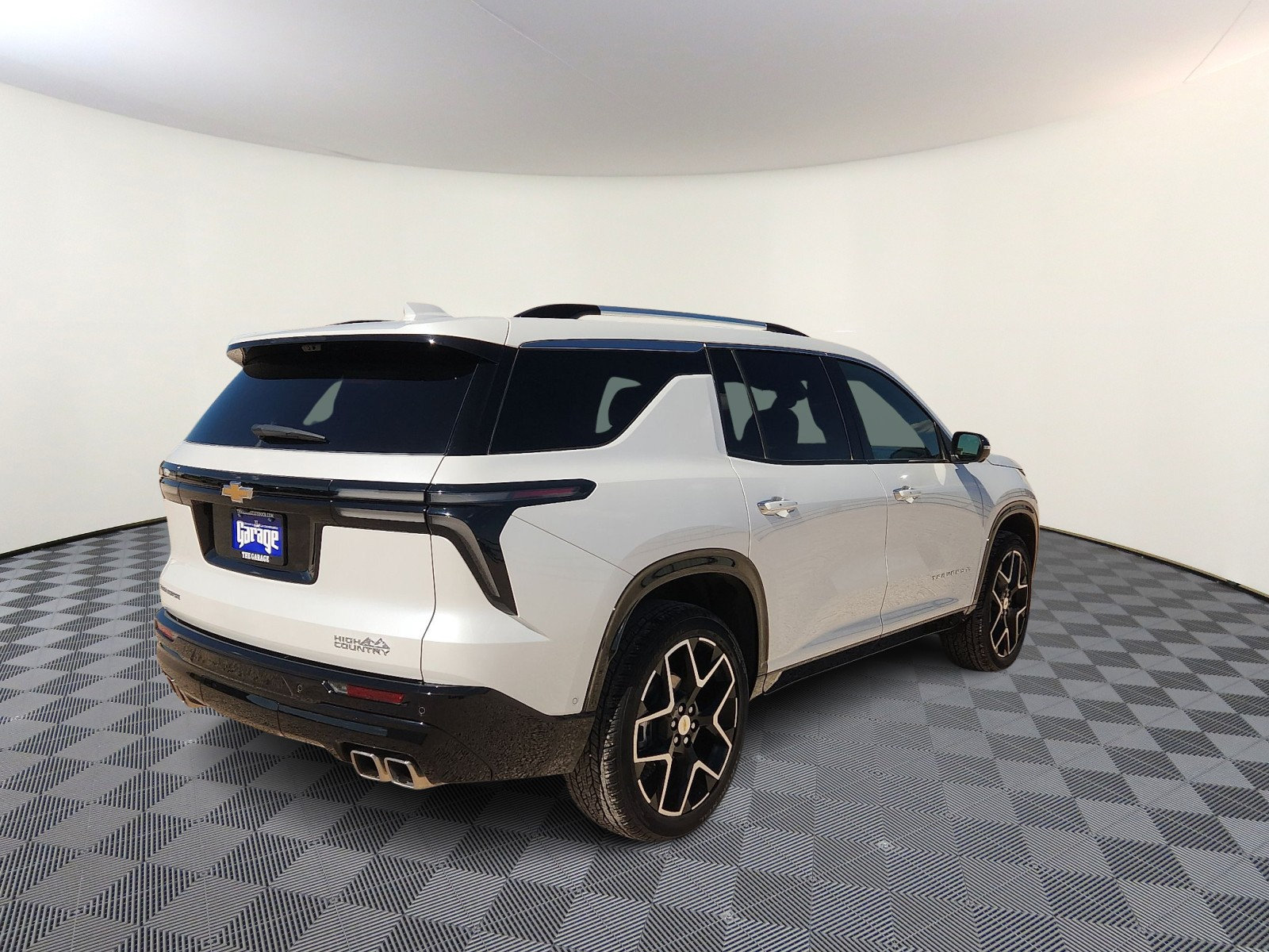 Used 2025 Chevrolet Traverse High Country FWD image 4
