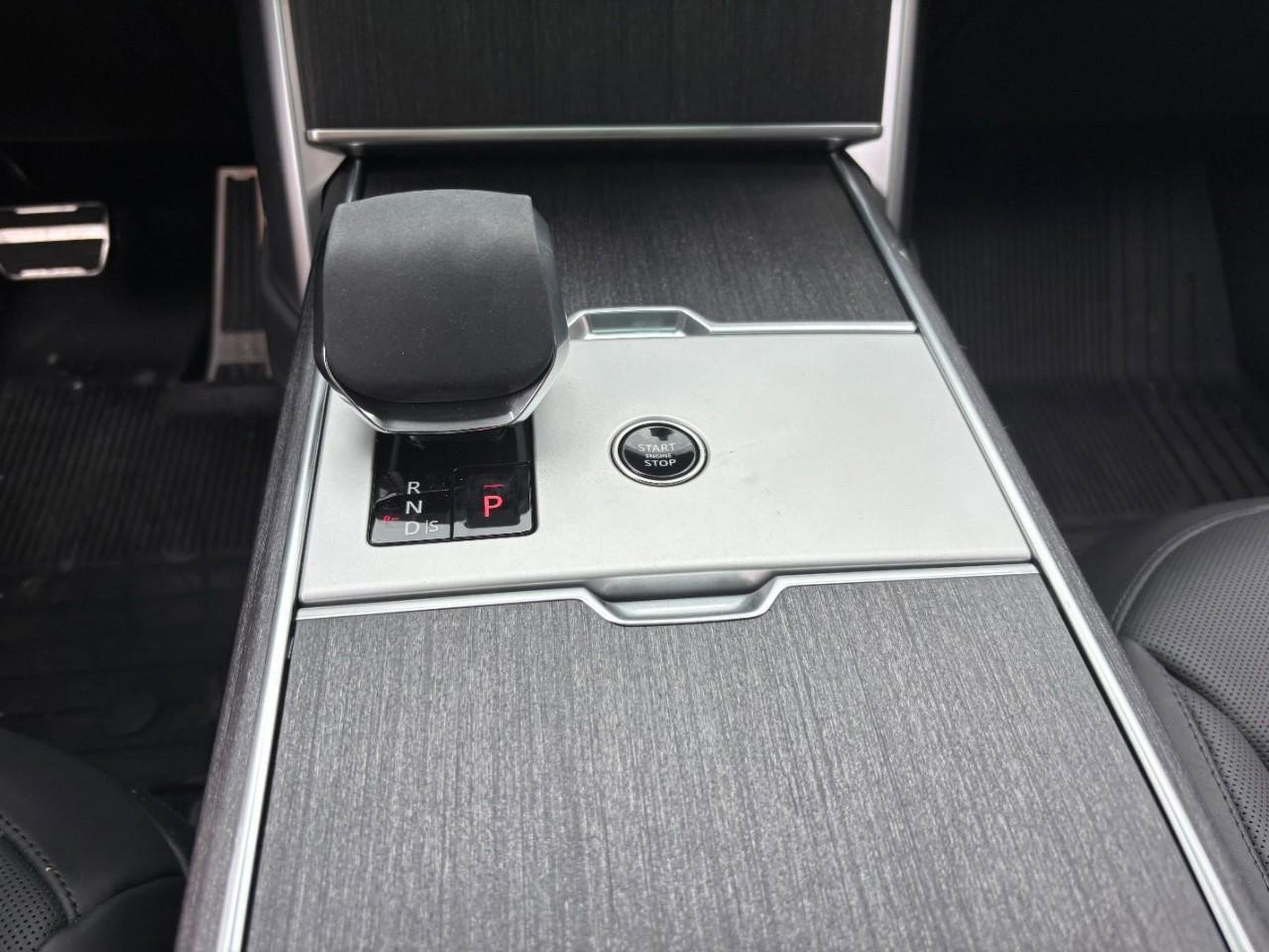 New 2025 Land Rover Range Rover SE image 27