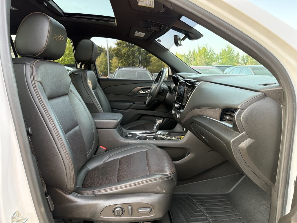 Used 2022 Chevrolet Traverse High Country FWD image 20