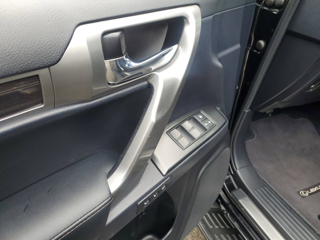 Used 2023 Lexus GX 460 Luxury w/ Accessory Package AWD/4WD image 15