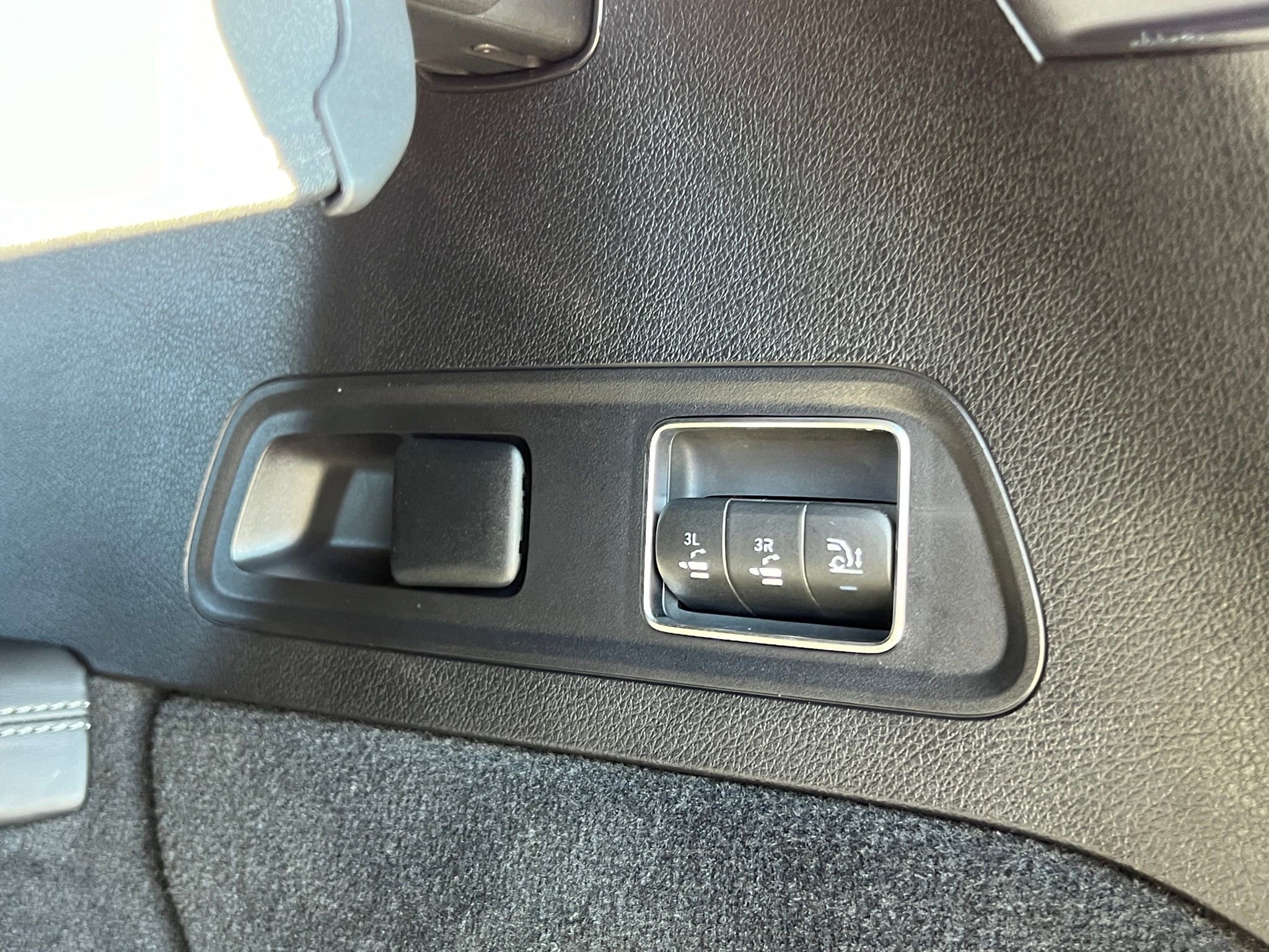 Used 2025 Mercedes-Benz GLS 63 AMG 4MATIC image 25