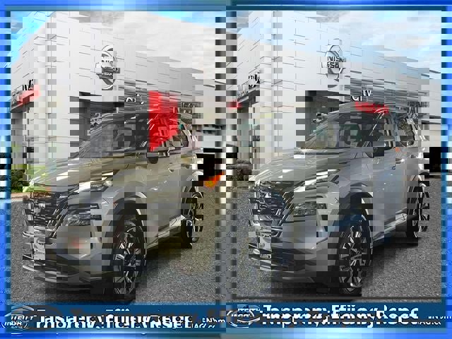 Used 2023 Nissan Rogue SV AWD/4WD image 4