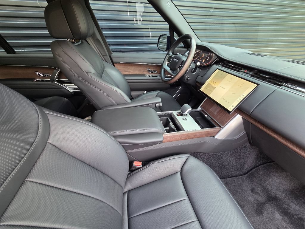Used 2025 Land Rover Range Rover Autobiography AWD/4WD image 17