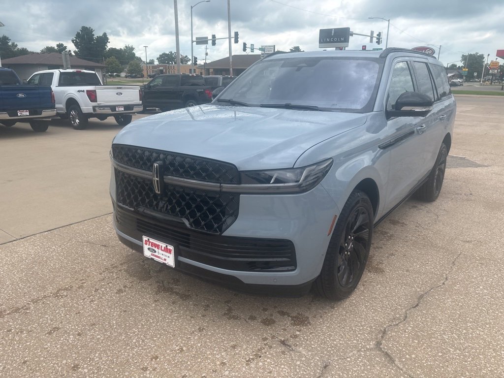 New 2025 Lincoln Navigator Reserve w/ Jet Appearance Package image 2