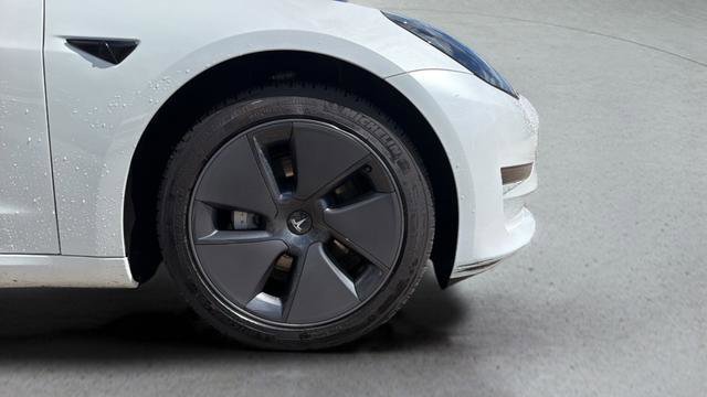 Used 2023 Tesla Model 3 Standard Range image 12