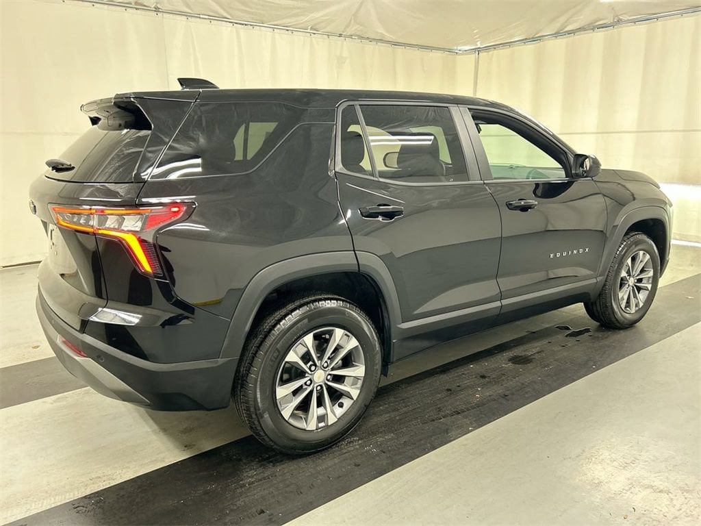 New 2026 Chevrolet Equinox LT w/ Convenience Package II AWD/4WD image 2