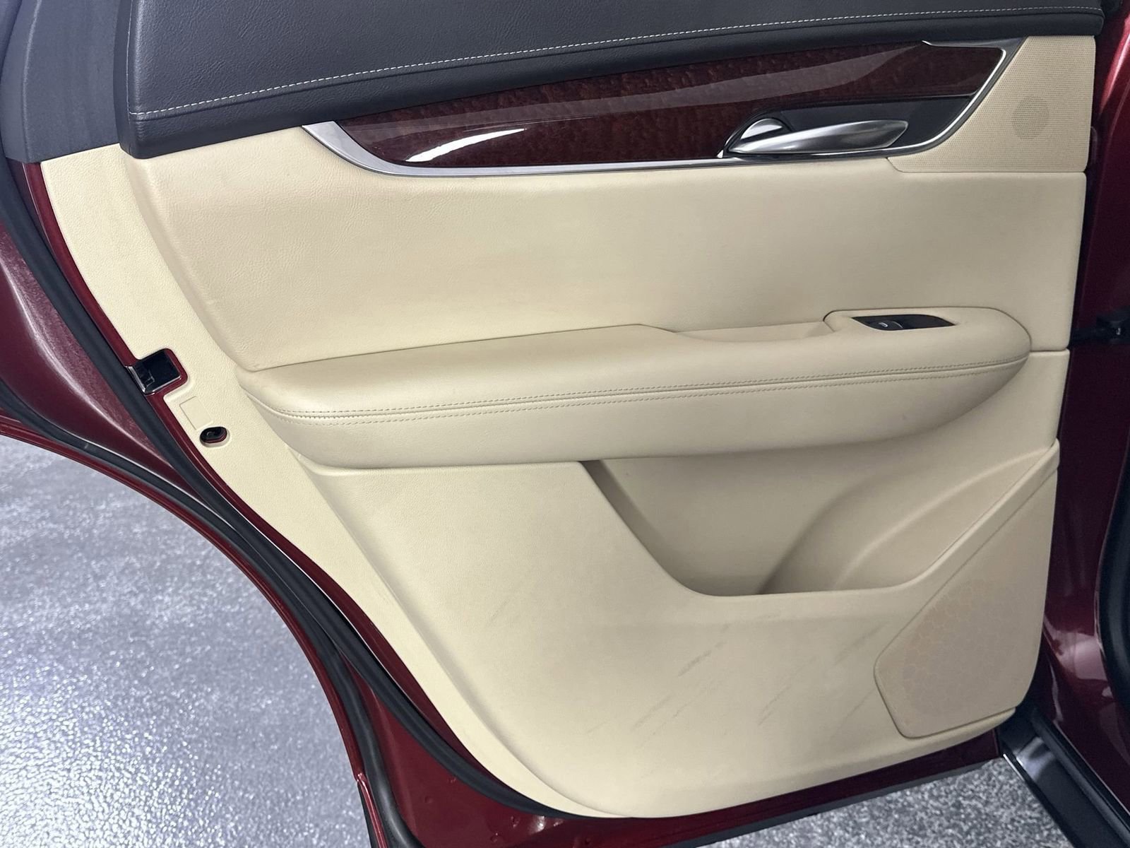 Used 2017 Cadillac XT5 Luxury w/ Driver Awareness Package image 34