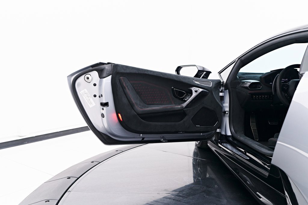 Used 2018 Lamborghini Huracan Performante image 48