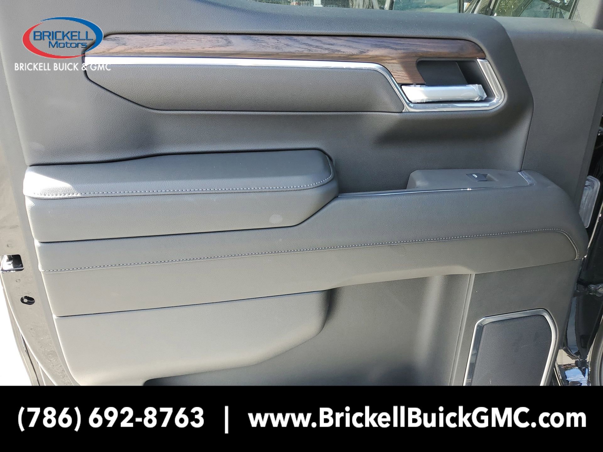 New 2025 GMC Sierra 1500 SLT w/ SLT Convenience Package image 9