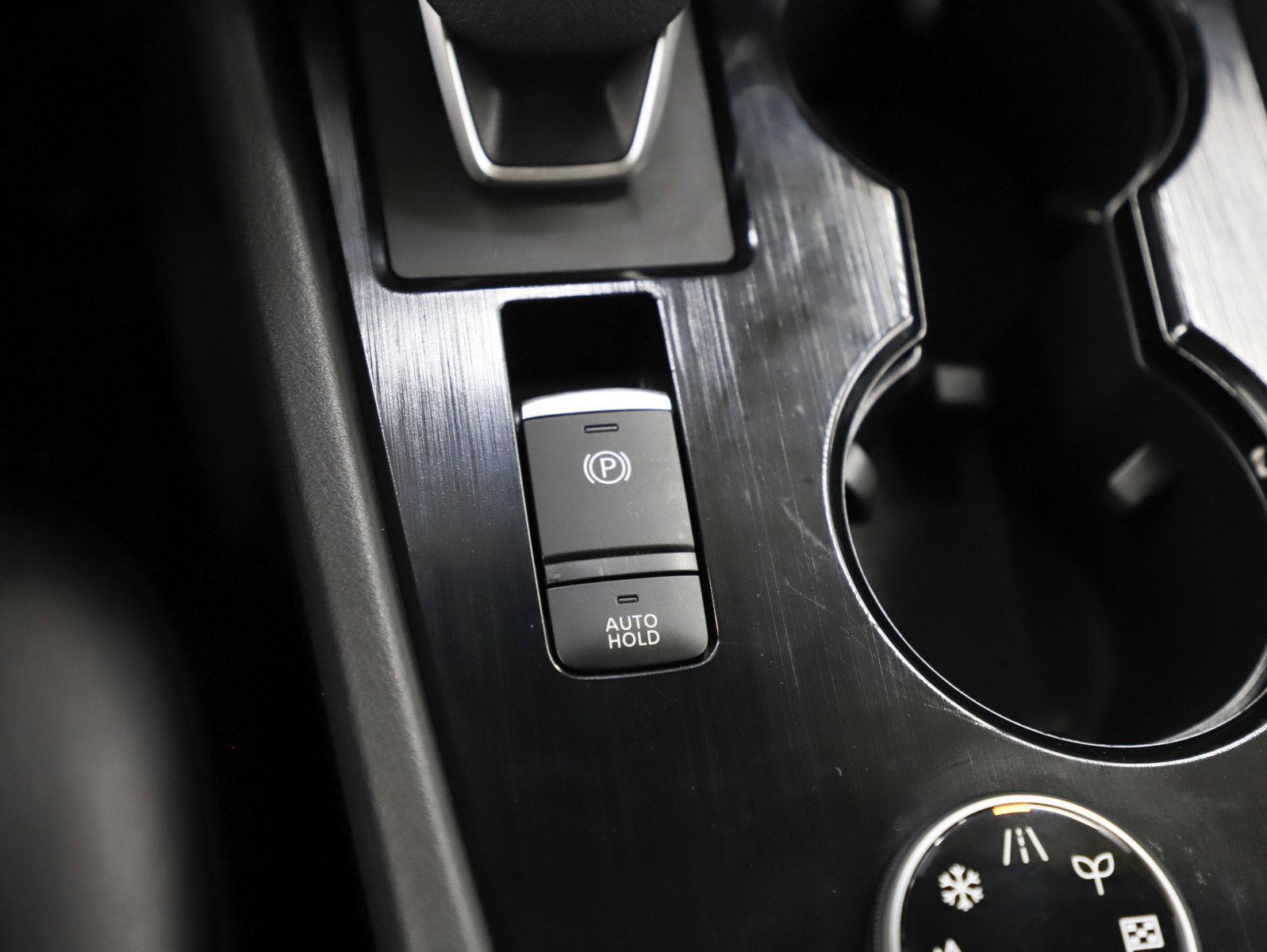 Used 2024 Nissan Rogue SV w/ SV Premium Package image 25