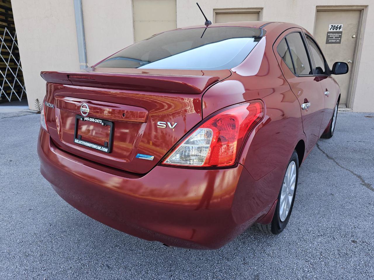 Used 2013 Nissan Versa SV FWD image 2