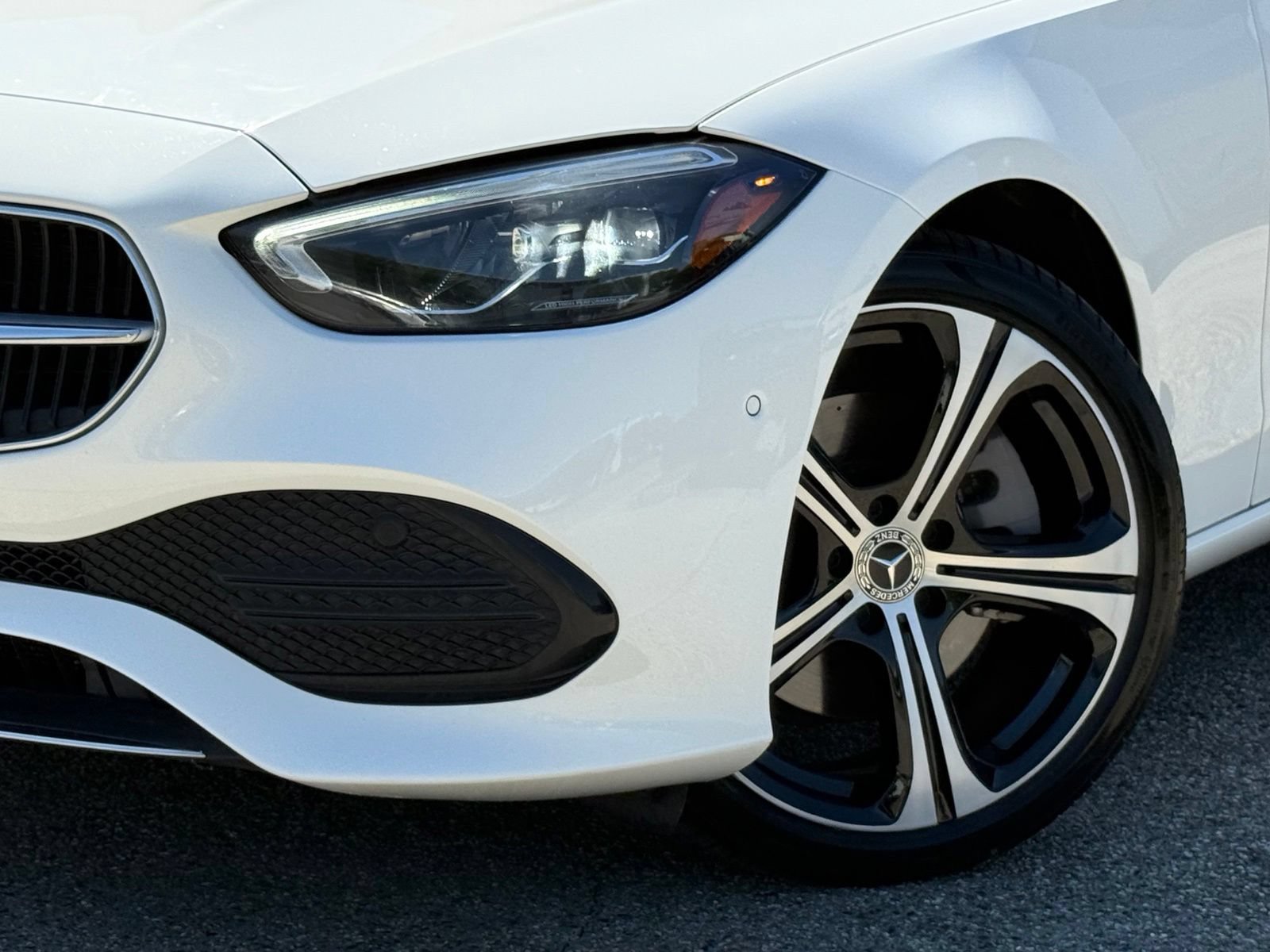 Used 2024 Mercedes-Benz C 300 Sedan image 3