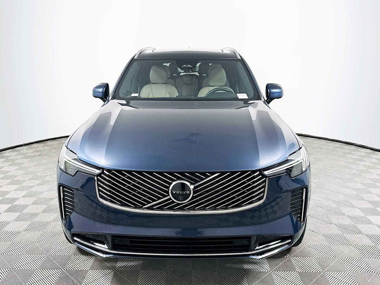 Used 2025 Volvo XC90 B6 Plus w/ Protection Package Premier image 2