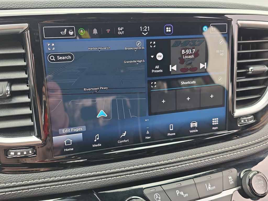 Used 2025 Chrysler Pacifica Limited image 23