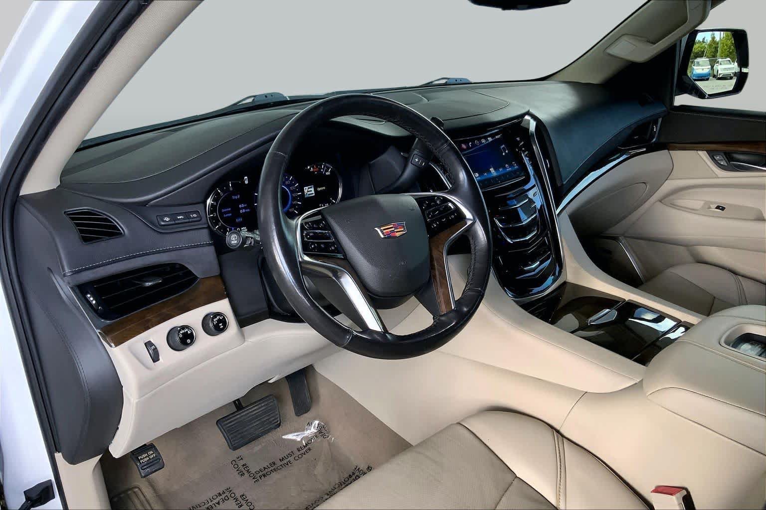 Used 2018 Cadillac Escalade Luxury AWD/4WD image 18